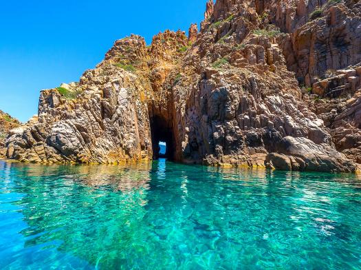 Discover the red rocks, heading for Capo Rosso where you can discover its caves and fabulous natural pools. You will be captivated by the Calanches de Piana, a UNESCO World Heritage Site.