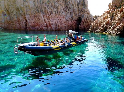 Sail to the Scandola peninsula and its nature reserve, a UNESCO World Heritage site that will no longer be a secret to you and discover the small hamlet of Girolata, only accessible by sea or on foot.
