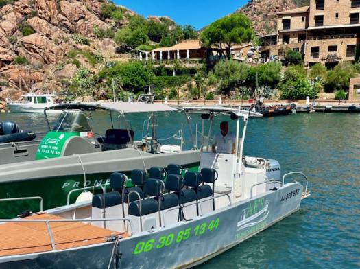 Visit the creeks of Piana, the Capo Rosso, the Scandola nature reserve and the village of Girolata aboard our small 9-seater boat.